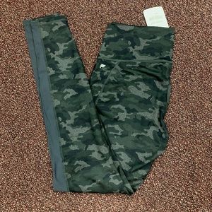 NWT Fabletics Mila Pocket Leggings - Charcoal Camo